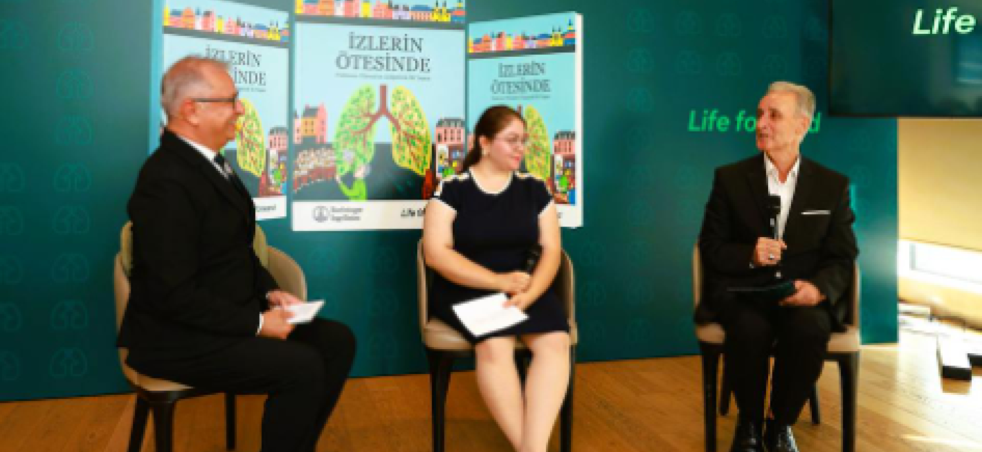 İzlerin Ötesinde – Pulmoner Fibrozis Kitap Lansmanı pulmoner fibrozis, izlerin ötesinde, kitap lansmanı, pulmoner fibrozis farkındalığı, hasta hikâyeleri, hasta deneyimi, akciğer sağlığı, nadir hastalıklar, farkındalık ayı, izlerin ötesinde kitabı